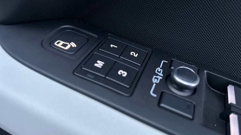 Land Rover Defender 3.0 D250 X-Dynamic SE 90 3dr Auto Diesel Estate